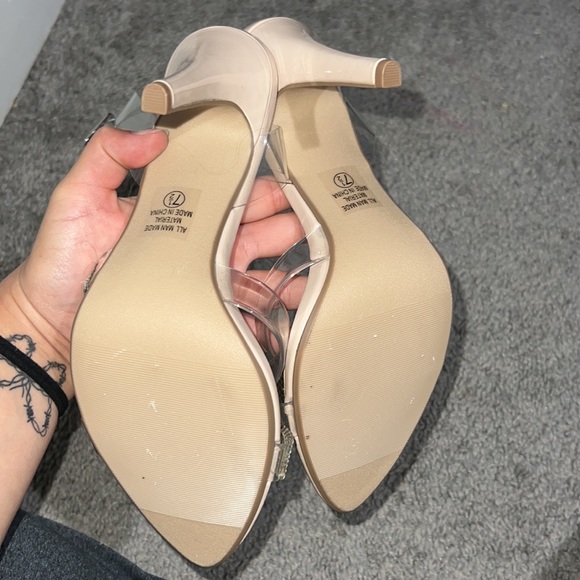 Heels - Picture 3 of 3